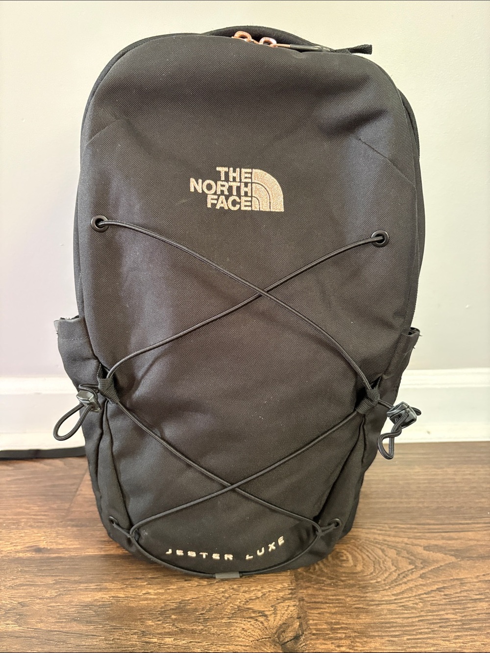 The North Face Jester Luxe Backpack Black w/ metallic gold VG+